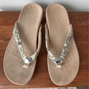 Vionic Women's Beige Snake-Print Thong Sandals
